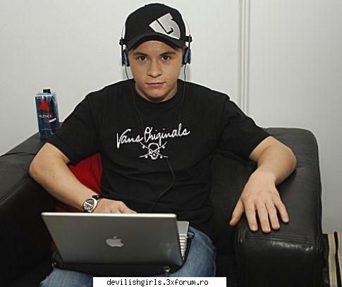 Gustav - nu ca arata bn in poza asta? - Tokio hotel