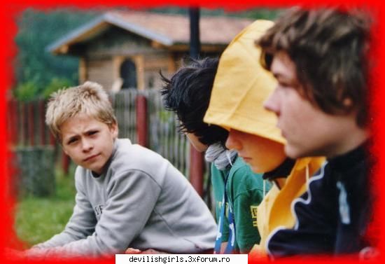 Gustav - pe gard cocotzati - Tokio hotel