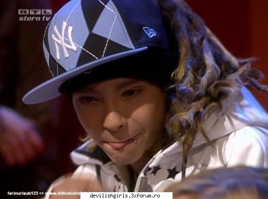 Poze cu Tom - mie imi place knd intru s scriu peste tot. ..kiar - Tokio hotel