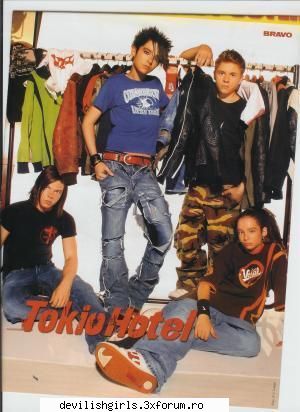 Poze cu toti - pe la cumparaturi pe undeva - Tokio hotel